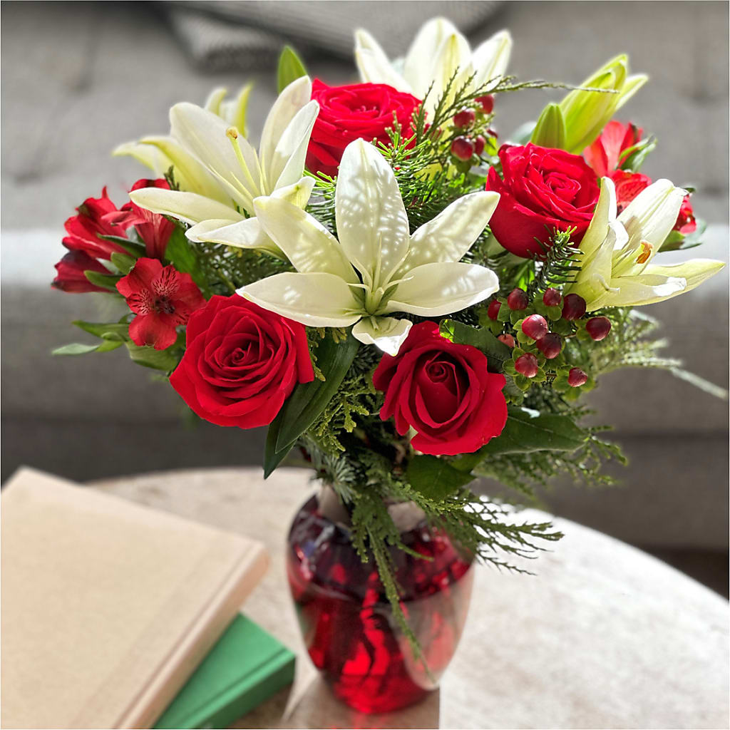 Evergreen Delight Bouquet –  Designs By Lakeland Flowers, Plant City FL